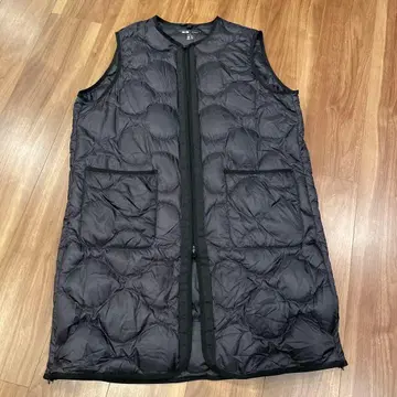 유니클로 띠어리 울트라 라이트 다운 롱 베스트 M 블랙 경량