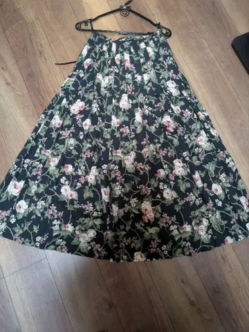 꽃무늬 플리츠 랩 롱 스커트 잉게보그