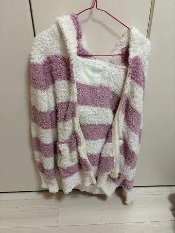 젤라피케 후드티 핑크와 화이트 보더