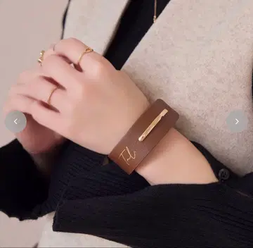 tal.by yumi 로고 뱅글 브라운