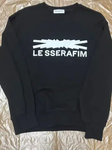LE SSERAFIM 블랙 맨투맨