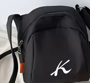 블랙 숄더백 로고