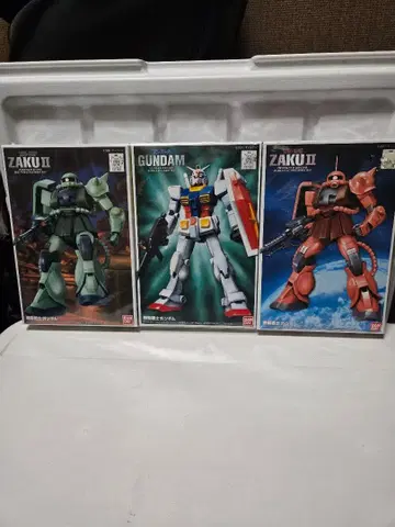 건담 프라모델 자쿠 II & 건담 세트