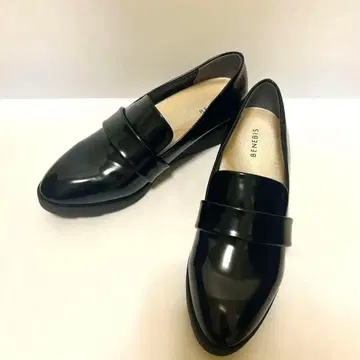 [컨디션 최상] 베네비스 에나멜 로퍼 23.5cm