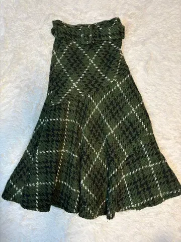 새상품급 Mila Owen 벨트 절개 플레어 체크 스커트 크리스마스 컬러