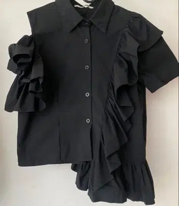 YAMADAYA RADIATE 프릴 부착 비대칭 블랙 셔츠
