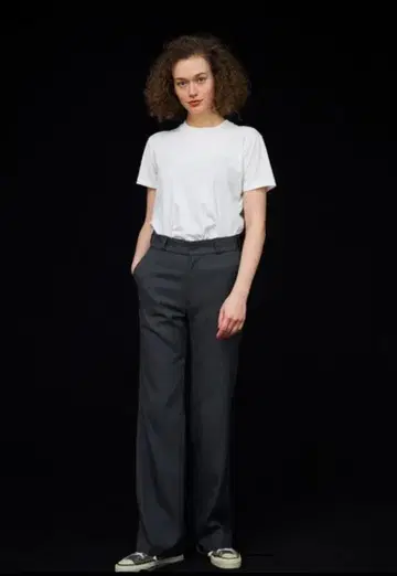 SHINZONE의 센터 프레스 팬츠 미사용품입니다.