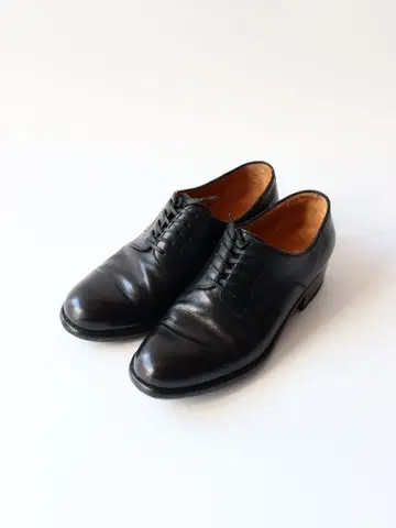 Le Yucca's / Plane Toe Shoes