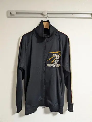 동양 엔터프라이즈 알래스카풍 스누피 자수 스카잔 블랙