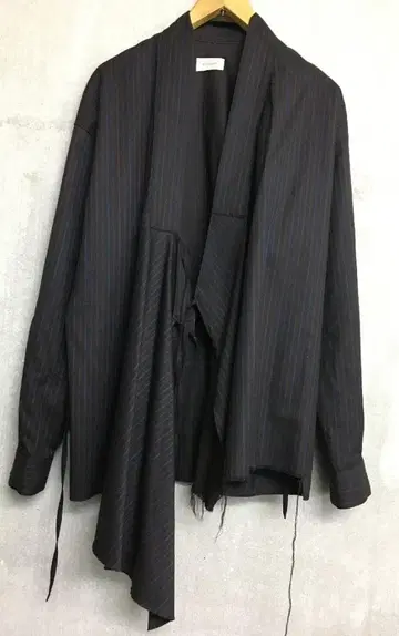 베드포드 스트라이프 겉옷 LHAMO 실키 울 셔츠