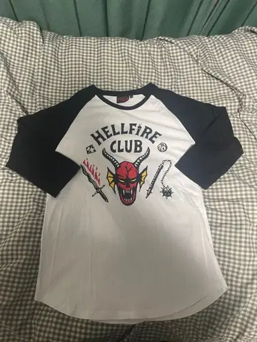 기묘한 이야기 HELLFIRE CLUB 래글런 T셔츠 공식 M