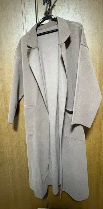 베이지 롱 코트 오픈 프론트