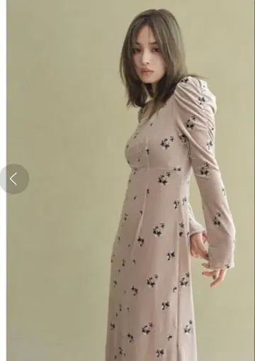 프레이 아이디 스퀘어넥 벨로아 자수 원피스