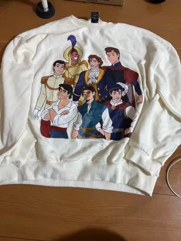 디즈니 프린스 트레이닝복 크림색