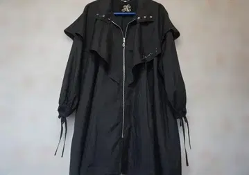 이타리야 얇은 소재 블랙 프릴 디자인 아우터