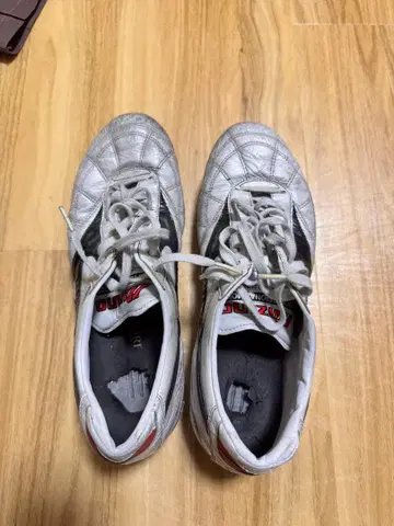 미즈노 축구화 스파이크 화이트/블랙