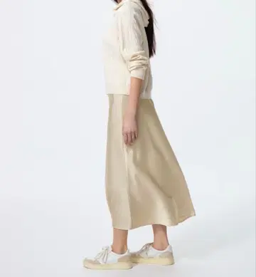 UNIQLO 베이지 새틴 스커트