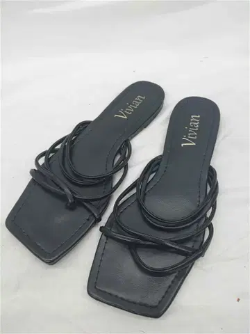 비비안 스퀘어토 스트랩 샌들 블랙 계열 여성용