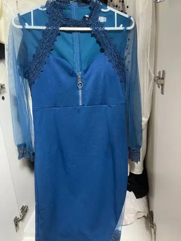 Tika 긴팔 L 사이즈 파랑 가슴 지퍼 타이트 드레스