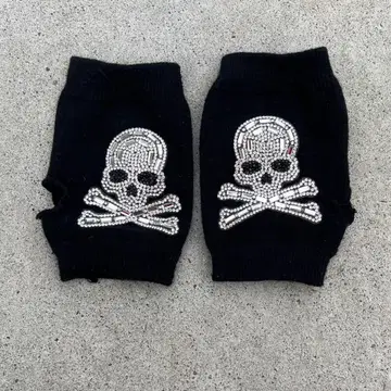 [레어] 스컬 그로브 y2k 큐빅 아오바군 착용 유사 archive