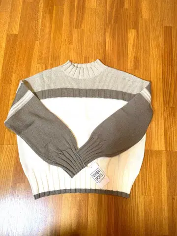 새상품 VIVIENsports 비비안 스포츠 니트