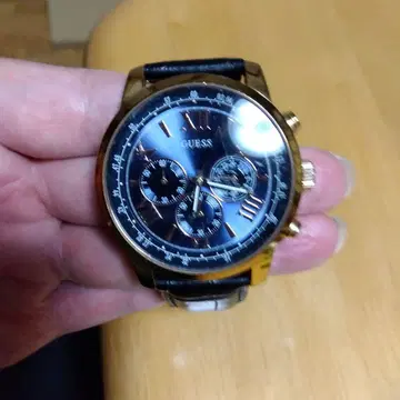 새상품급 GUESS 골드 블랙 크로노그래프 손목시계 구동품 하자품!