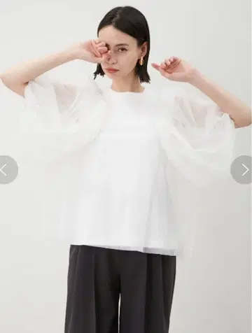 Mila Owen 볼륨 슬리브 튤 레이어드 상의