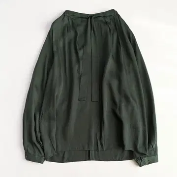 새상품급 23년 출시 모델 투모로우랜드 컬렉션 보타이 블라우스 세탁 가능