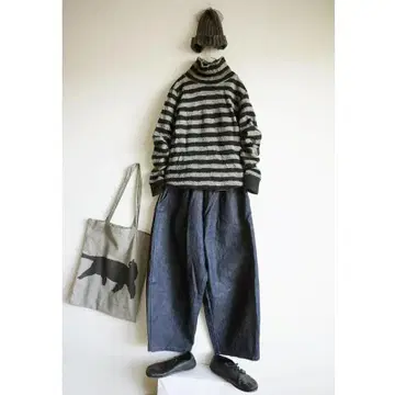 압축 울 보더 하이넥 니트