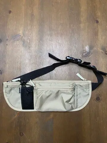 굿이나프 나일론 베이지 바디백