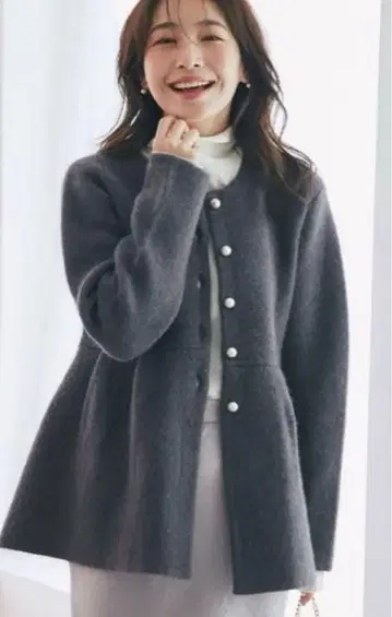 러브티크 봉봉 하이크오티 헤어리 울 니트 페플럼