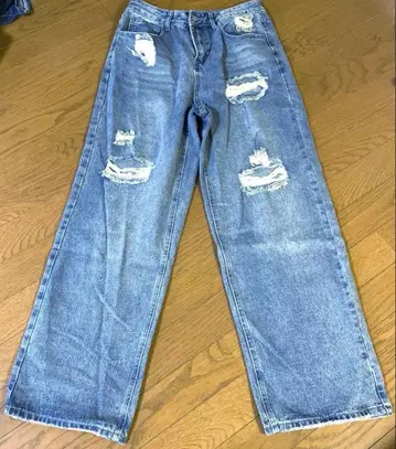 [ 새상품급 ] 데미지 가공 와이드 레그 데님 팬츠