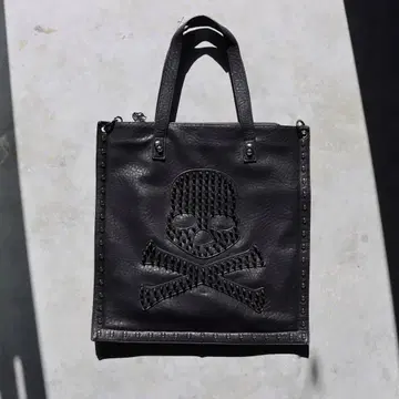archive 스컬 스터드 가죽 토트백 블랙 블랙 컬러 해골