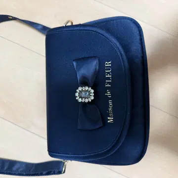 Maison de FLEUR 네이비 카메라백