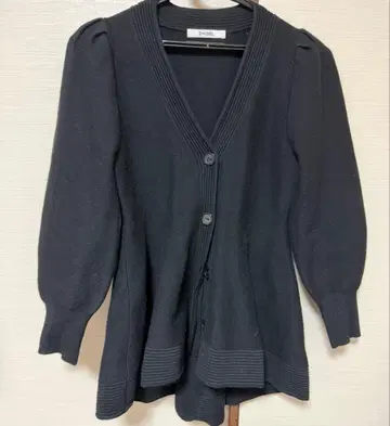 스나이델 페플럼 니트 가디건 블랙