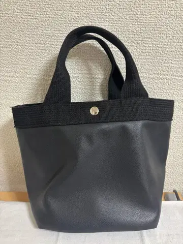 BASIC TRADITIONAL 백 블랙