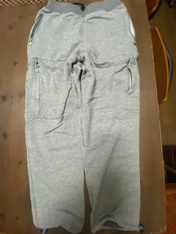 모어 어바웃 레스 그레이 조거 팬츠 드로 코드 포함