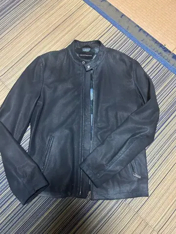 EMPORIO ARMANI 블랙 가죽 자켓