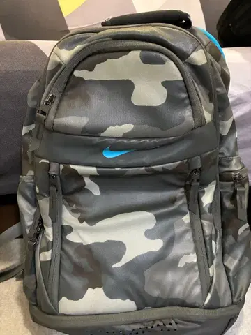 컴퓨터 수납 가능 Nike 카모플라쥬 백팩 포켓 다수
