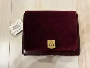 새상품 [ le.coeur blanc ] 벨로아 플랩 숄더