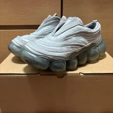 그라운즈 스니커즈