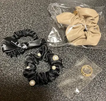 앙셀리온 펄 장식 블랙 머리끈 베이지 가죽 느낌 스크런치 골드링