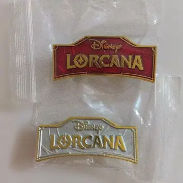 롤카나 로고 화이트 레드 LORCANA 핀 배지 2개 세트 새상품