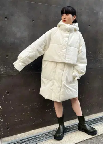 화이트 오버 사이즈 다운 자켓