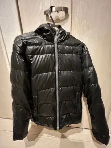 블랙 M 후드 부착 다운 자켓