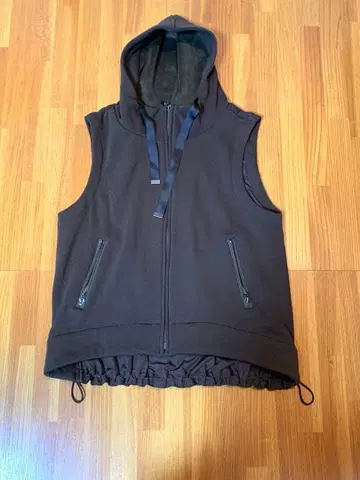 가을/겨울에 딱! 유행하는 브라운 컬러의 멋진 디자인 후드 베스트