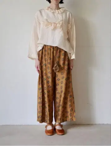 TOWAVASE 토와바즈 실크 팬츠