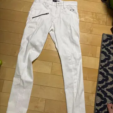 Oakley 화이트 팬츠 지퍼 포켓 부착