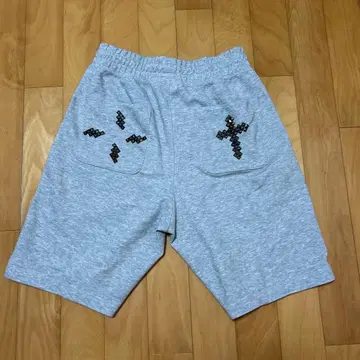 스터드 장식 그레이 숏팬츠