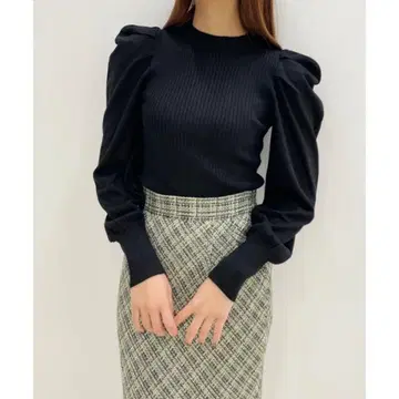 COCO DEAL 하이넥 퍼프 슬리브 라메 니트 니트